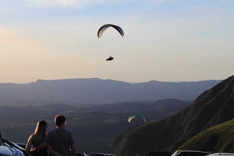 Prática de voo livre nas montanhas da Serra da Moeda (MG). Foto: CVLBH