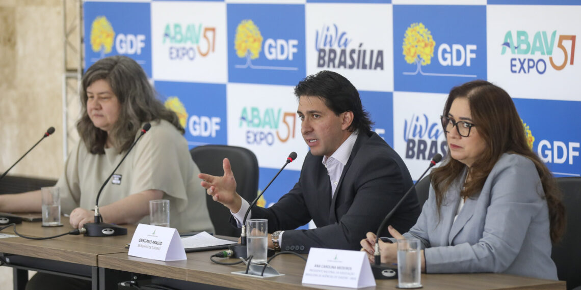 Cristiano Araújo, secretário de Turismo: “Foi um desejo do nosso trade turístico [trazer a feira para Brasília]. Foi uma construção longa. Essa feira não vem a Brasília há 22 anos, sempre fica entre São Paulo e Rio [de Janeiro] disputando, e nós conseguimos ir lá e fazer essa captação” | Fotos: Renato Alves/Agência Brasília