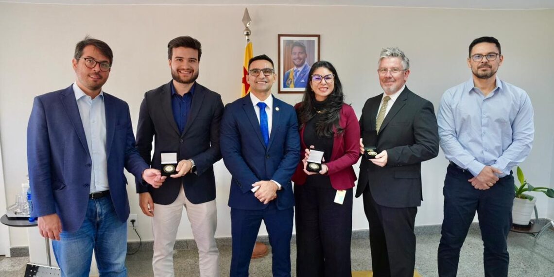 Representantes da Embaixada dos Estados Unidos e da Repac foram homenageados com a Medalha do Mérito da Segurança Pública. Foto: Wesley Moraes/Repac