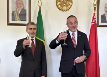 Os embaixadores embaixador Flávio Célio Goldman e Andrey Andreyev