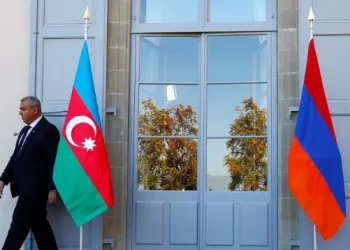 Bandeiras do Azerbaijão e da Armênia (Foto: Reuters)