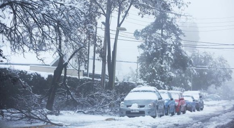 Forte onda de frio polar provocou a maior nevasca em décadas no Chile. Ao todo, nove regiões do país foram afetadas, inclusive a capital, SantiagoE