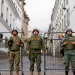 Soldados em guarda no palácio presidencial em Quito, no Equador, em meio a onda de violência
Imagem: 10.jan.2024-Karen Toro/Reuters