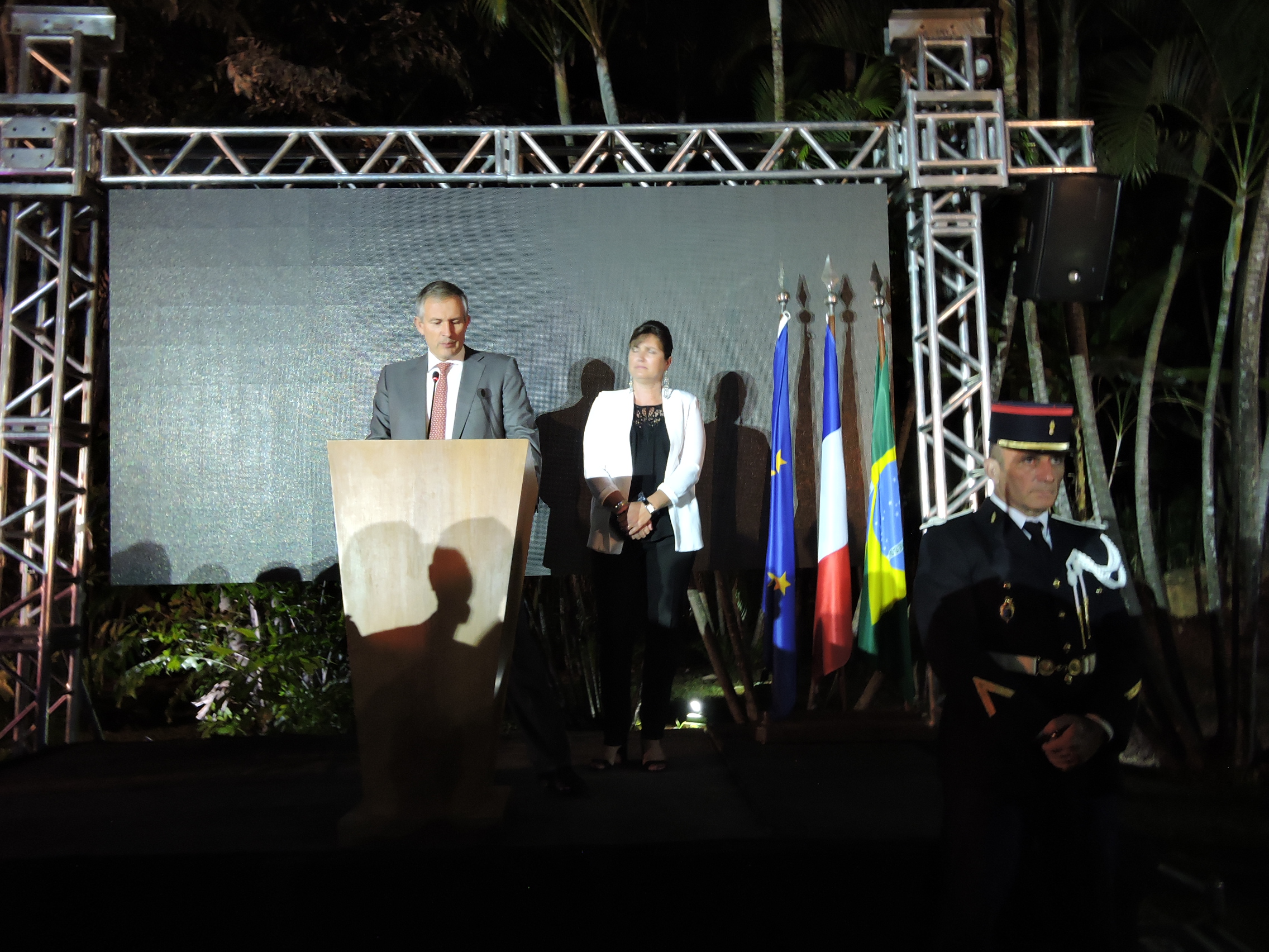 Embaixador Laurent Bili faz discurso emocionado