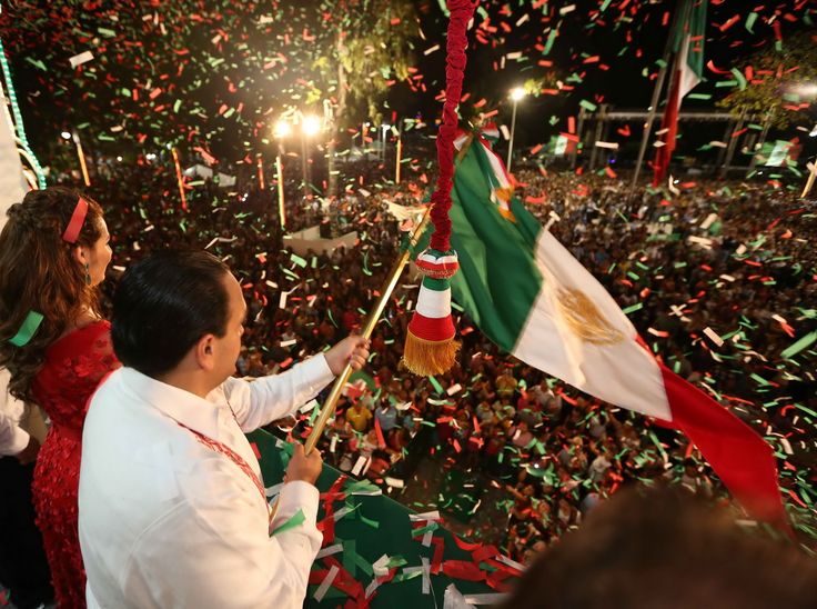 Em Cerimônia de El Grito, mexicanos comemoram independência Embassy