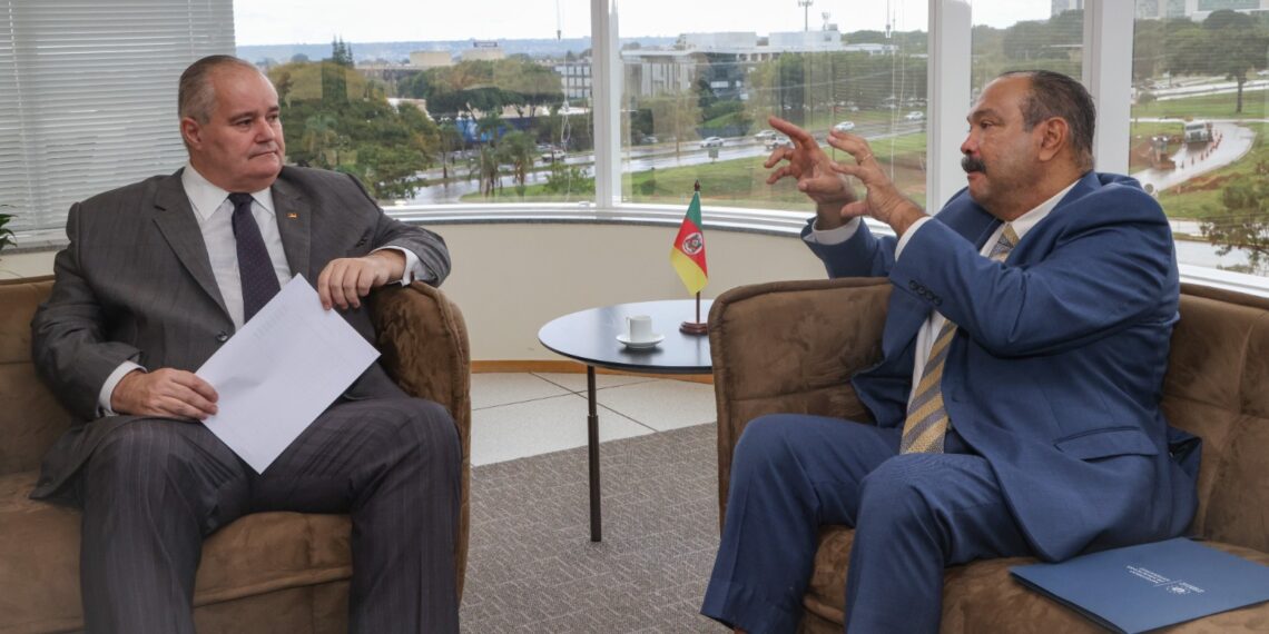 Secretário-Executivo Henrique Pires e embaixdor Luis Alberto Bermúdez