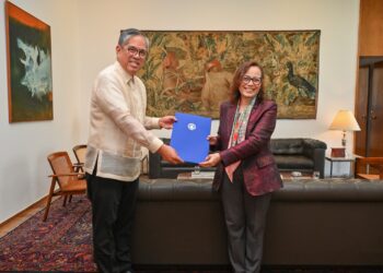 Embaixadores Patrick John Uytiepo Hilado e Maria Laura da Rocha