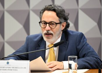 O diplomata Fernando Meirelles de Azevedo Pimentel agora terá o nome votado pelo Plenário do Senado