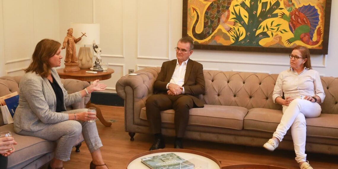 Embaixadora Pavla Havrlíková , secretários João Bosco Monte e, Riane Azevedo