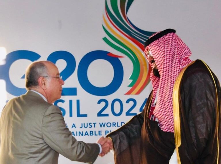 Mauro Vieira (esq.) teve encontro com ministro saudita após reuniões do G20