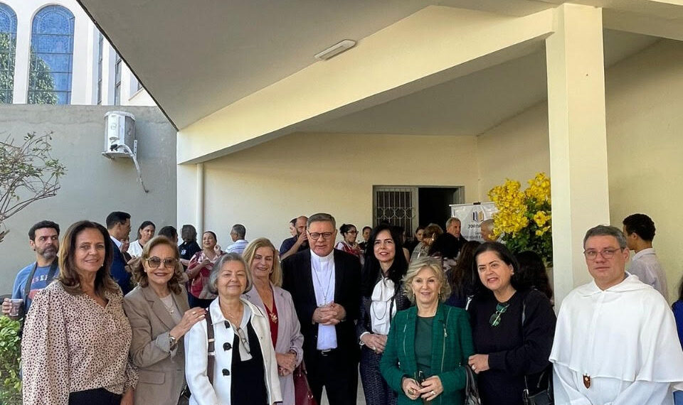 Ana Cristina, Elizabet Campos, Cecília Leite, Idair Senna, Cardeal Paulo César Costa – Arcebispo Metropolitano de Brasília, Sônia Gontijo, Maria das Dores, Mônica Beraldo e Frei John Londerry Batista.