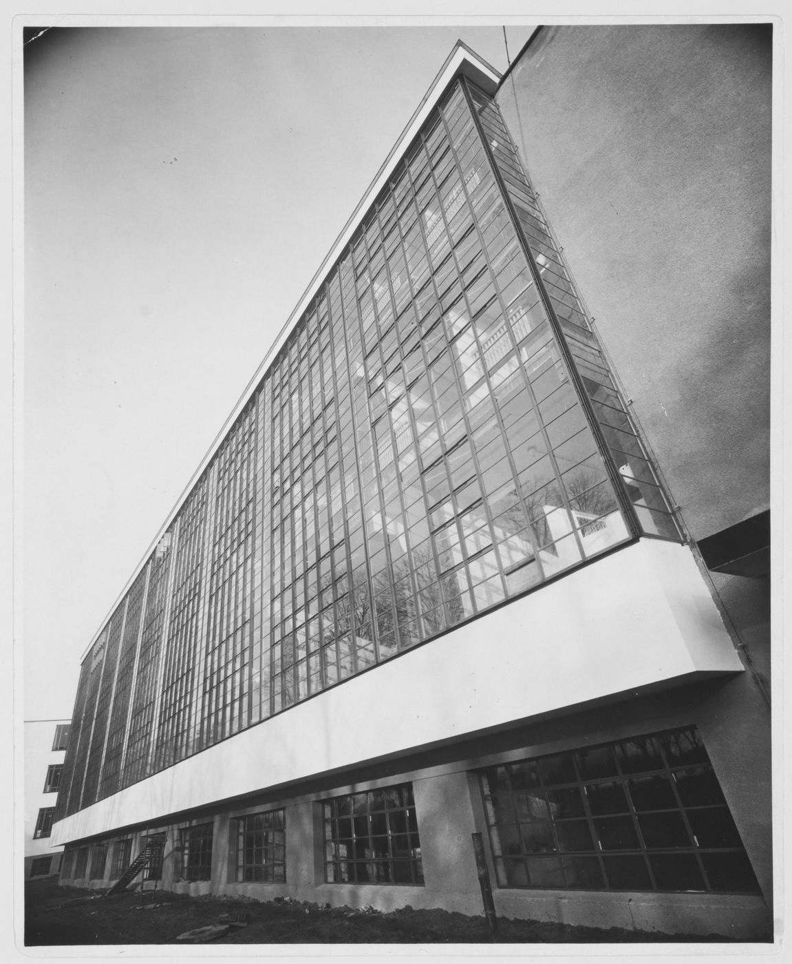 Lucia-Moholy-Exterior-view-of-the-workshop-wing-of-the-Bauhaus-building-showing-a-glass-curtain-wall-Dessau-Germany_sw