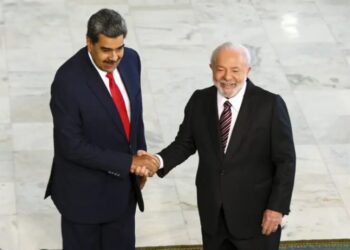 Presidente Lula e o ditador da Venezuela, Nicolás Maduro| Foto: Marcelo Camargo/Agência Brasil
Leia mais em: https://www.gazetadopovo.com.br/republica/crise-entre-lula-e-maduro-se-aprofunda-apos-brasil-se-opor-a-adesao-da-venezuela-aos-brics/ 
Copyright © 2024, Gazeta do Povo. Todos os direitos reservados.