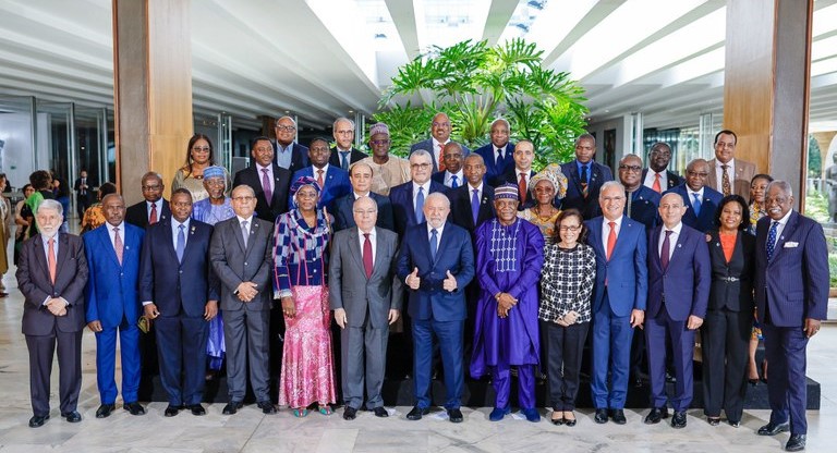 O presidente Lula e representantes de países africanos no Itamaraty. Foto: Ricardo Stuckert / PR