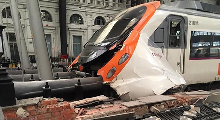 A picture taken on July 28, 2017 and obtained from the Instagram account "Ungatodecheshire" shows a commuter train which slammed into the end of the platform during the morning rush hour at Francia station in the Spanish city of Barcelona.  Eighteen people were injured, one of them seriously, and about 30 others were examined by medics, a spokesman for the civil protection services said. - NO ARCHIVES
 / AFP / - / NO ARCHIVES