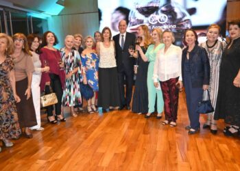 Da esquerda para a direita, Embaixadora da UE, Marian Schuegraf, Embaixadora da Eslovênia, Sra. Mateja Kracun, Embaixadora de Botsuana, Sra. Benetia Tumelo Chingapane, Embaixador da Argentina, Guillermo Daniel Raimondi , Embaixadora da Finlândia, Sra. Johanna Karanko e Embaixadora da Suécia, Karin Wallensteen