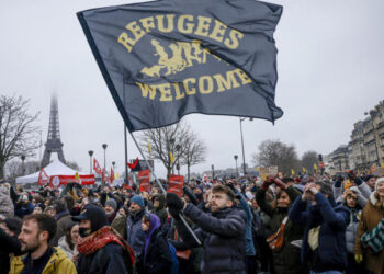 Milhares de pessoas se manifestam na França contra lei de imigração
© AP - Thomas Padilla