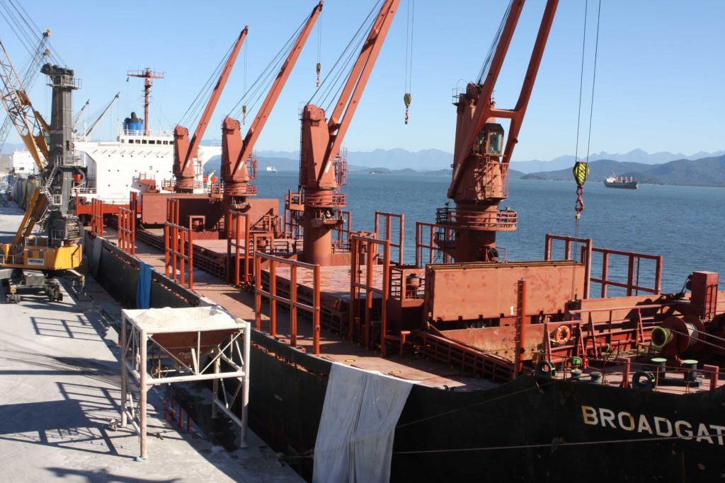 A movimentação total de cargas dos portos de Paranaguá e Antonina teve crescimento de 2% em maio de 2015 em relação ao mesmo mês do ano passado.
Foto:APPA