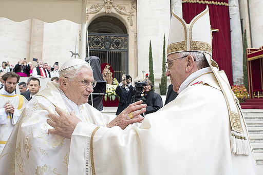 Pope Francis (R) embraces Pope Emeritus Benedict XVI during Mass before the canonisation ceremony of Popes John XXIII and John Paul II at St Peter's Square at the Vatican, April 27, 2014. Pope Francis proclaimed his predecessors John XXIII and John Paul II saints in front of more than half a million pilgrims on Sunday, hailing both as courageous men who withstood the tragedies of the 20th century.     REUTERS/Osservatore Romano (VATICAN - Tags: RELIGION TPX IMAGES OF THE DAY) NO SALES. NO ARCHIVES. FOR EDITORIAL USE ONLY. NOT FOR SALE FOR MARKETING OR ADVERTISING CAMPAIGNS. ATTENTION EDITORS - THIS PICTURE WAS PROVIDED BY A THIRD PARTY. REUTERS IS UNABLE TO INDEPENDENTLY VERIFY THE AUTHENTICITY, CONTENT, LOCATION OR DATE OF THIS IMAGE. THIS PICTURE IS DISTRIBUTED EXACTLY AS RECEIVED BY REUTERS, AS A SERVICE TO CLIENTS
