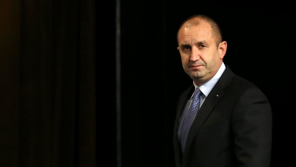 Rumen Radev, candidato apoiado pelos socialistas e favorável à Rússia, venceu as eleições presidenciais de domingo na Bulgária com 59,35% dos votos.
Reuters/Marko Djurica