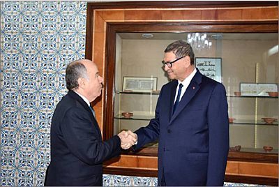 Vieira (esq.) com o primeiro-ministro tunisiano