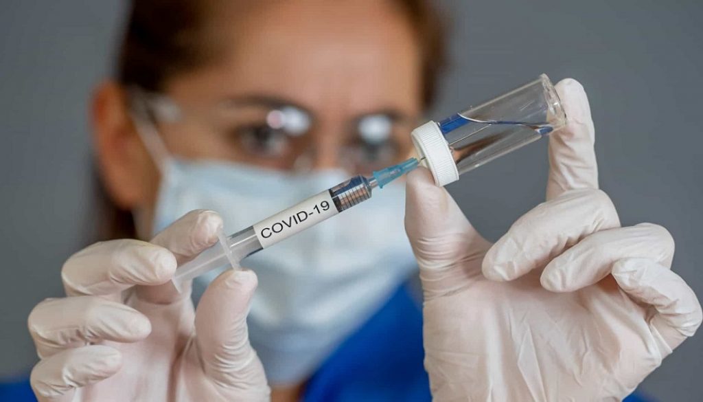 Rússia anuncia vacinação em massa contra coronavírus para outubro ...