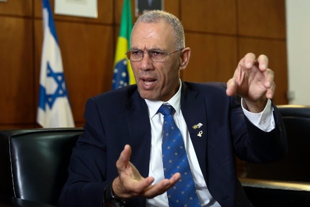 O embaixador de Israel no Brasil, Yossi Shelley.