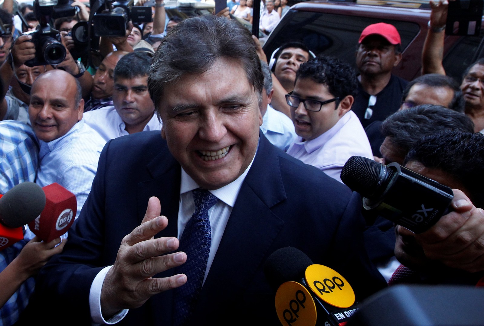 Ex-presidente peruano Alan García antes de prestar depoimento no caso Oderbrecht em Lima, em 2017 — Foto: REUTERS/Guadalupe Pardo
