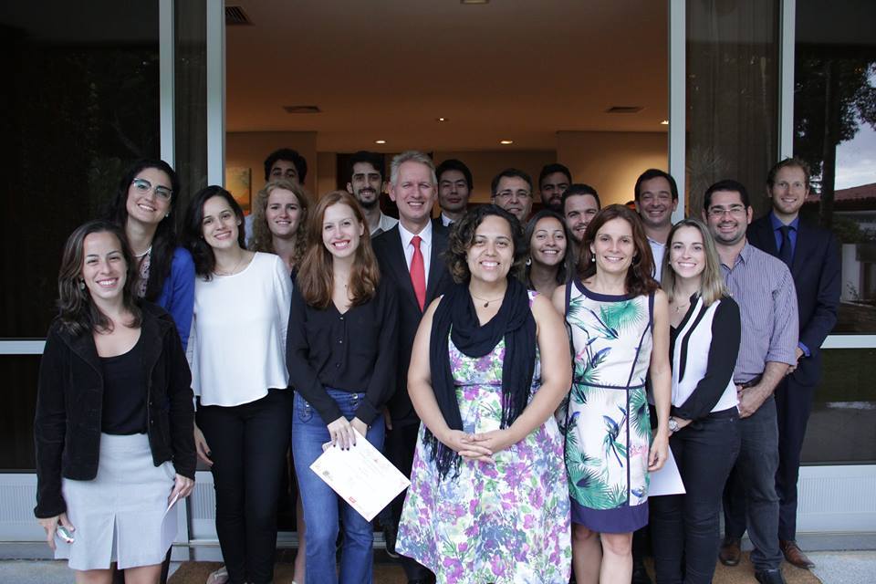 Ambassador Han Peters (in a suit, in the center) with the New Study in Holland Ambassadors