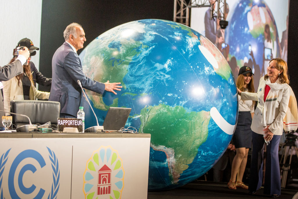 O presidente da COP22, Salaheddine Mezouar (esquerda), com a presidente da COP21, Ségolène Royal, durante a abertura da conferência deste ano em Marrakesh, Morrocos. Foto: UNFCCC