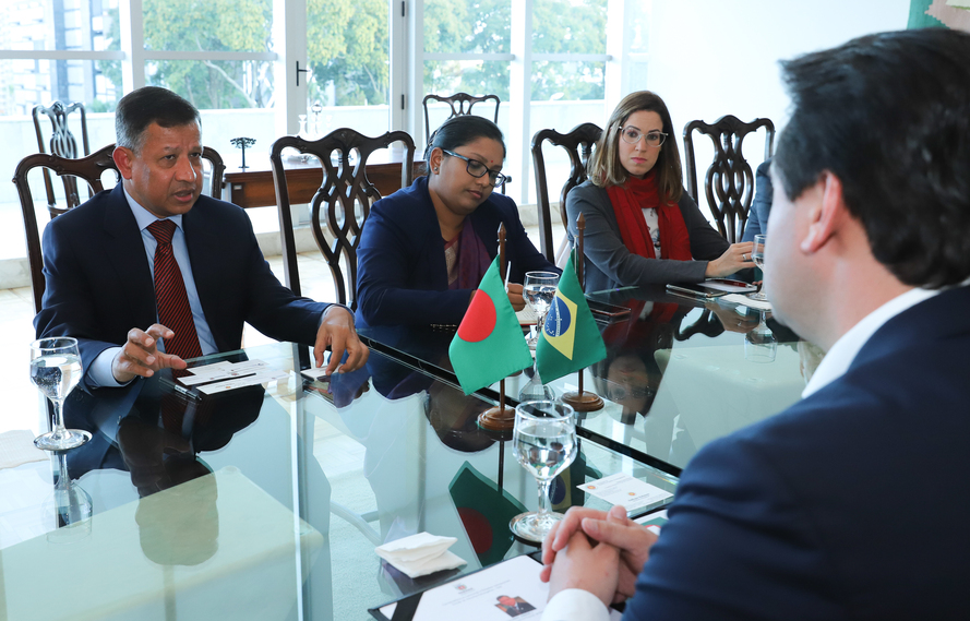 Governador Carlos Massa Ratinho Jr recebe o  embaixador de Bangladesh Mohmmed Zulfiqar Rahman. -  Curitiba,17/06/2019 Foto: Rodrigo Félix Leal/ANPr