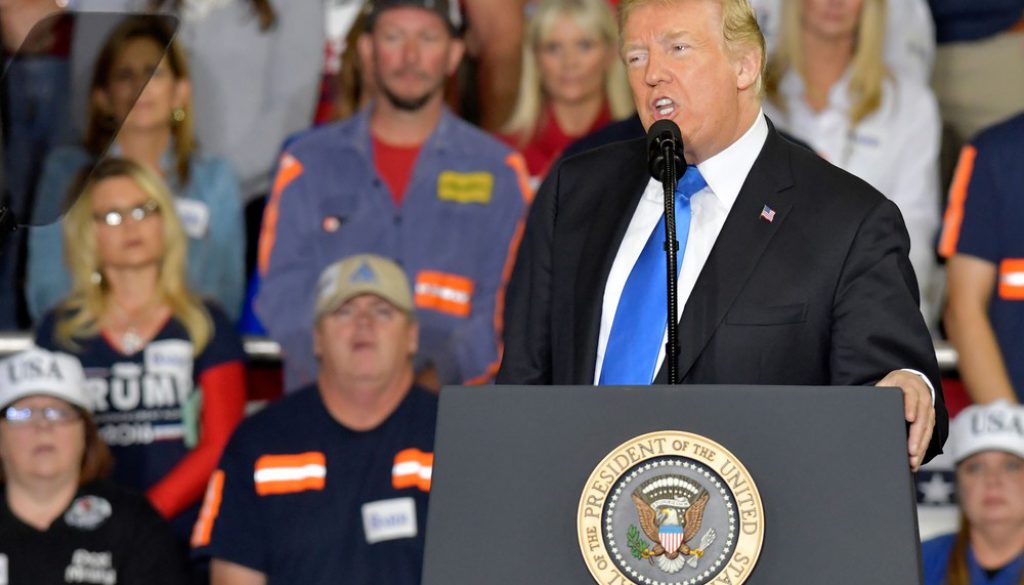 Resultado de imagem para trump em cuecas